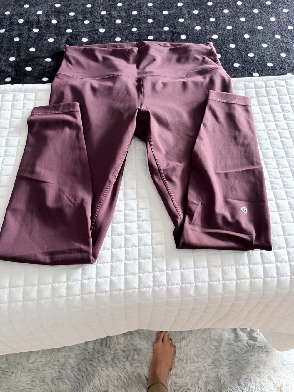 EUC Lululemon Wunder Train HR leggings in Black Plum with pockets 28”